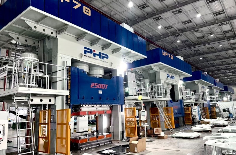 Aké sú výhody hydraulického lisu HP-RTM?